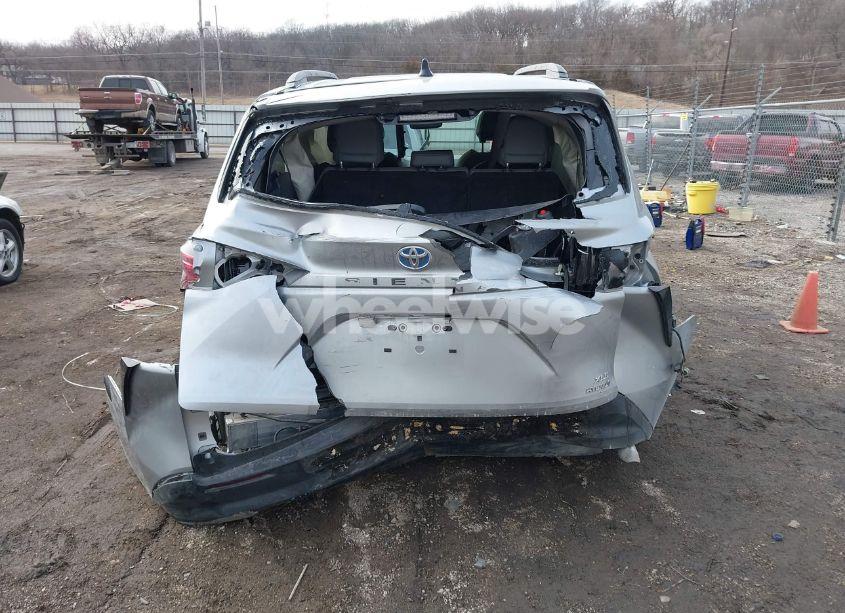 Photo 16 of 2021 Toyota Sienna XLE (VIN 5TDYRKEC1MS068172)