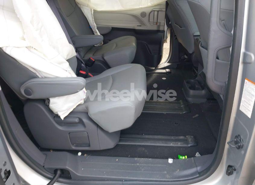 Photo 8 of 2021 Toyota Sienna XLE (VIN 5TDYRKEC1MS068172)