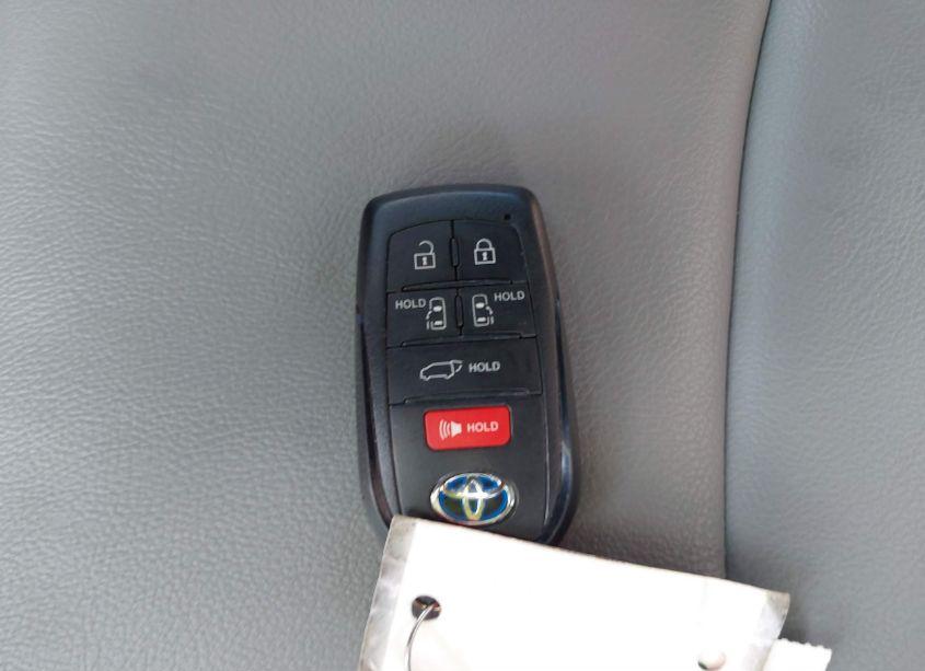 Photo 11 of 2021 Toyota Sienna XLE (VIN 5TDYRKEC1MS074490)