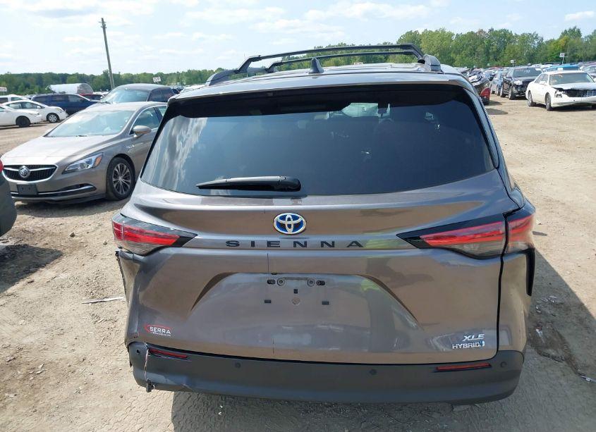 Photo 16 of 2021 Toyota Sienna XLE (VIN 5TDYRKEC1MS074490)