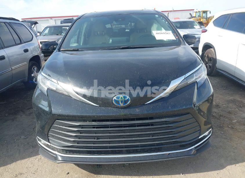 Photo 12 of 2022 Toyota Sienna XLE (VIN 5TDYRKEC1NS093851)