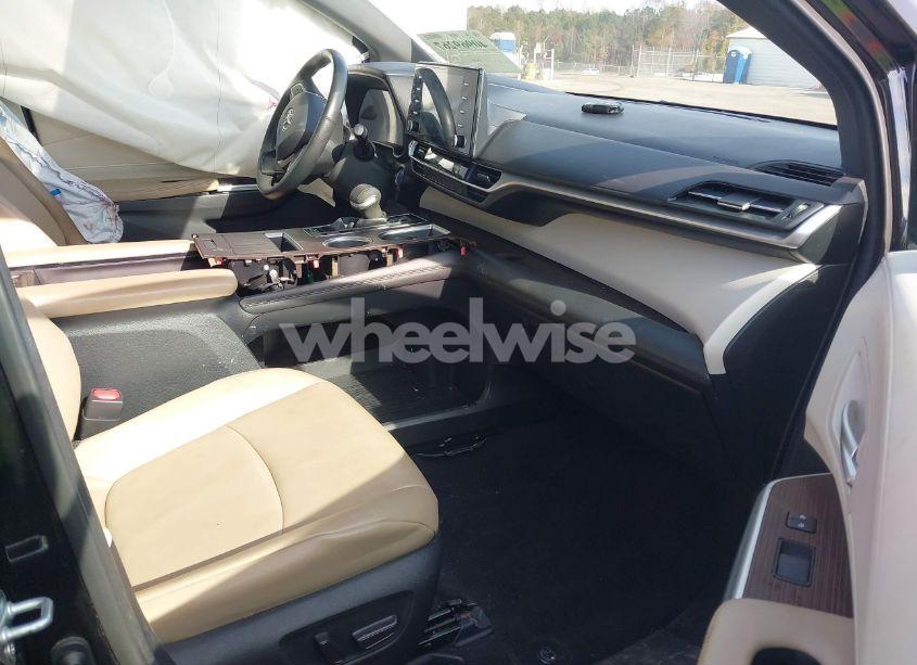 Photo 5 of 2022 Toyota Sienna XLE (VIN 5TDYRKEC1NS093851)