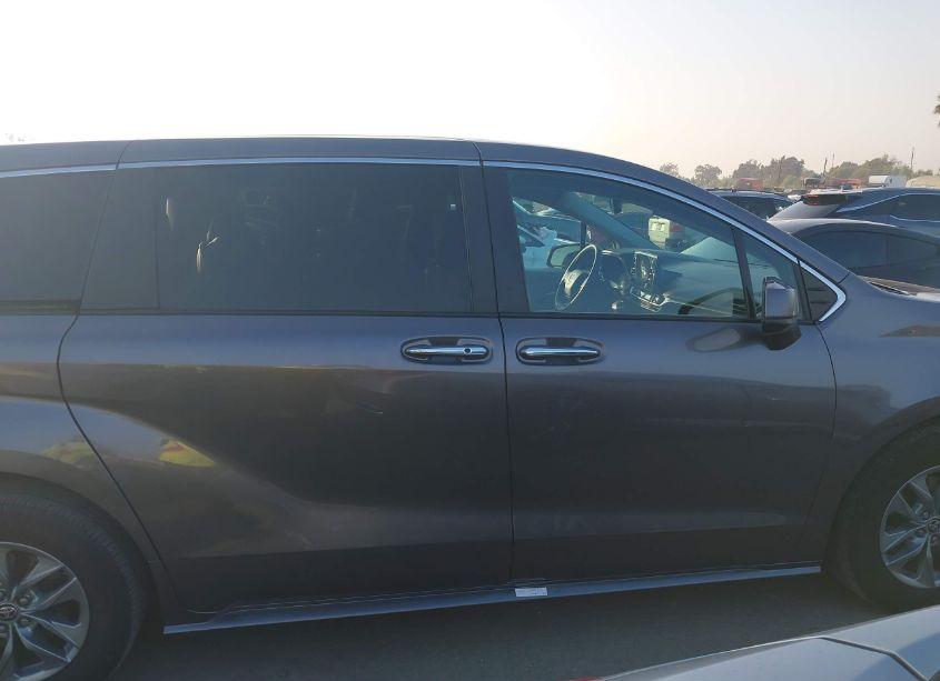 Photo 13 of 2022 Toyota Sienna XLE (VIN 5TDYRKEC1NS097138)