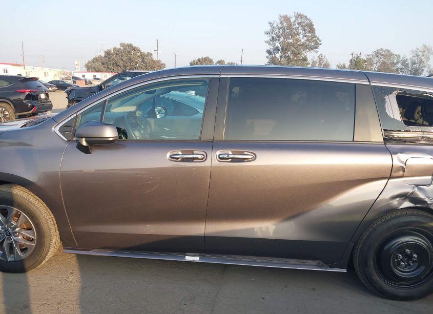 Photo 14 of 2022 Toyota Sienna XLE (VIN 5TDYRKEC1NS097138)