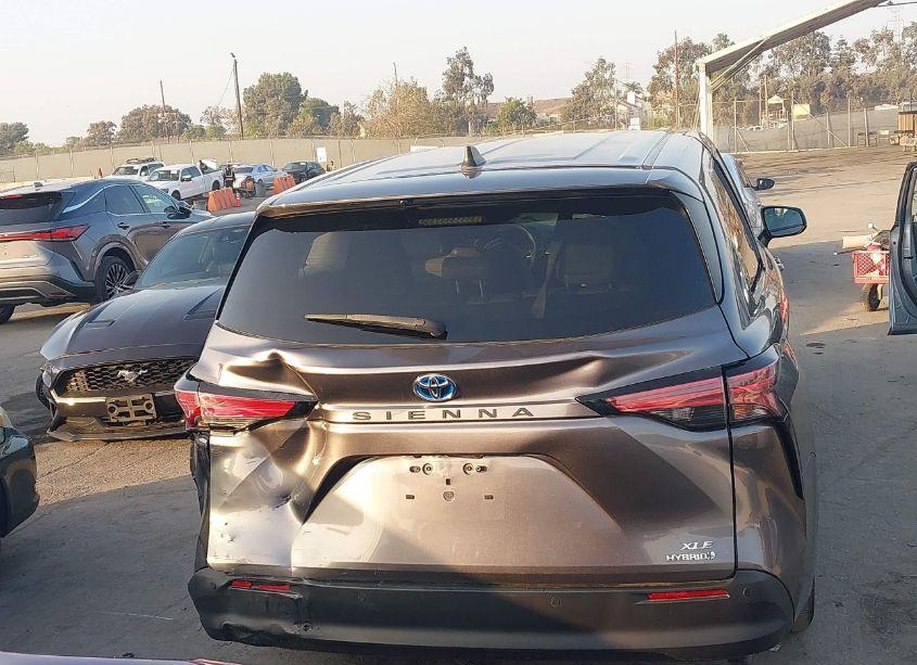 Photo 16 of 2022 Toyota Sienna XLE (VIN 5TDYRKEC1NS097138)