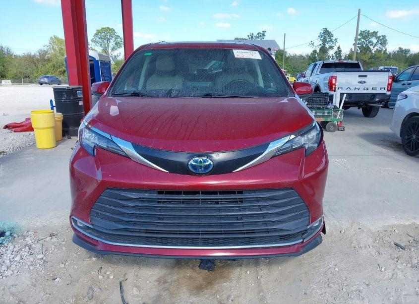 Photo 12 of 2022 Toyota Sienna XLE (VIN 5TDYRKEC1NS099794)