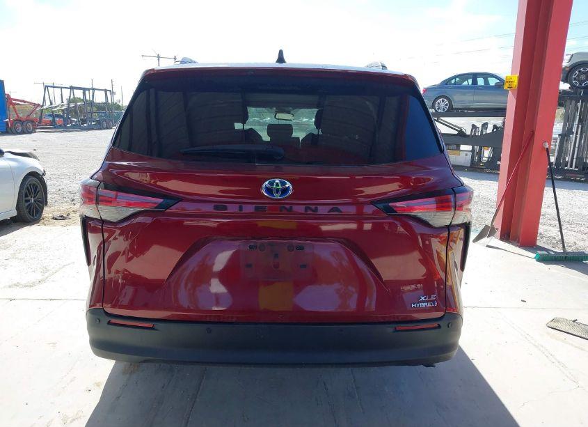 Photo 16 of 2022 Toyota Sienna XLE (VIN 5TDYRKEC1NS099794)