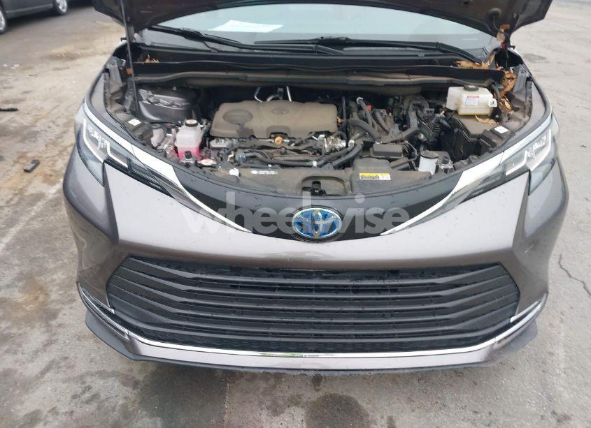 Photo 10 of 2022 Toyota Sienna XLE (VIN 5TDYRKEC1NS100619)