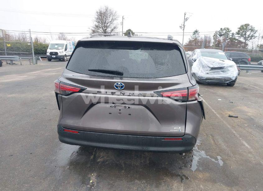 Photo 16 of 2022 Toyota Sienna XLE (VIN 5TDYRKEC1NS100619)