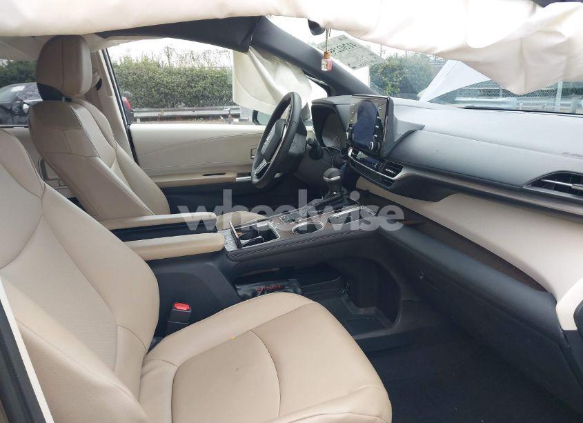 Photo 5 of 2022 Toyota Sienna XLE (VIN 5TDYRKEC1NS100619)