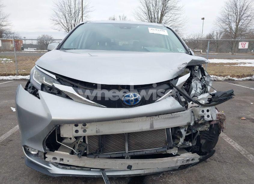 Photo 12 of 2022 Toyota Sienna XLE (VIN 5TDYRKEC1NS103519)