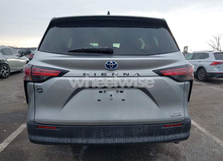 Photo 16 of 2022 Toyota Sienna XLE (VIN 5TDYRKEC1NS103519)