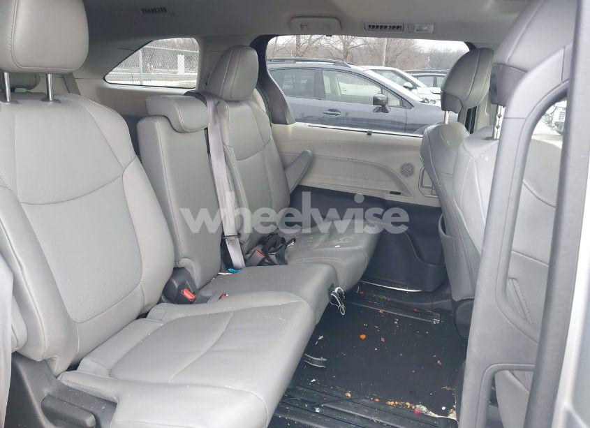 Photo 8 of 2022 Toyota Sienna XLE (VIN 5TDYRKEC1NS103519)