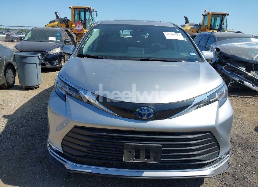Photo 13 of 2022 Toyota Sienna XLE (VIN 5TDYRKEC1NS125049)