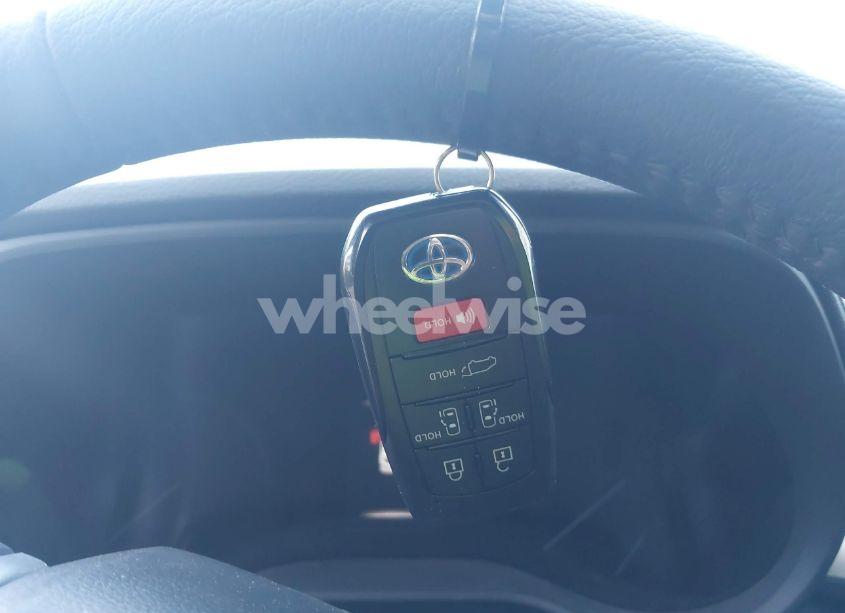 Photo 11 of 2023 Toyota Sienna XLE (VIN 5TDYRKEC1PS166459)