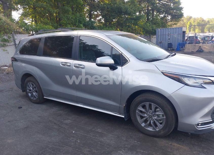 Photo 13 of 2023 Toyota Sienna XLE (VIN 5TDYRKEC1PS166459)