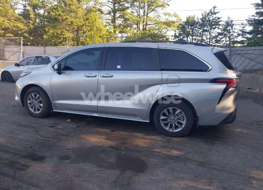 Photo 14 of 2023 Toyota Sienna XLE (VIN 5TDYRKEC1PS166459)