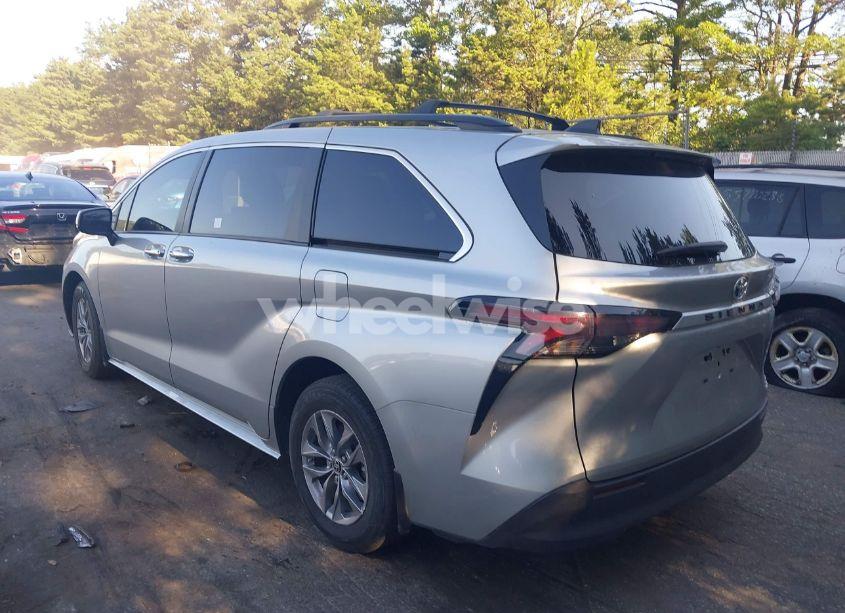 Photo 3 of 2023 Toyota Sienna XLE (VIN 5TDYRKEC1PS166459)