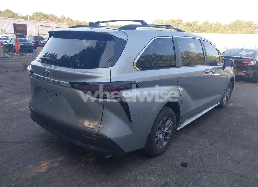 Photo 4 of 2023 Toyota Sienna XLE (VIN 5TDYRKEC1PS166459)