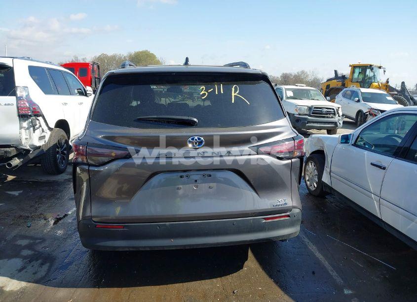 Photo 16 of 2024 Toyota Sienna XLE (VIN 5TDYRKEC1RS190859)