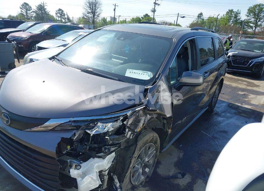 Photo 2 of 2024 Toyota Sienna XLE (VIN 5TDYRKEC1RS190859)