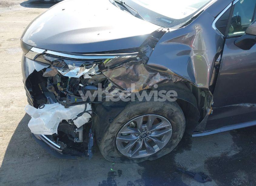 Photo 6 of 2024 Toyota Sienna XLE (VIN 5TDYRKEC1RS190859)