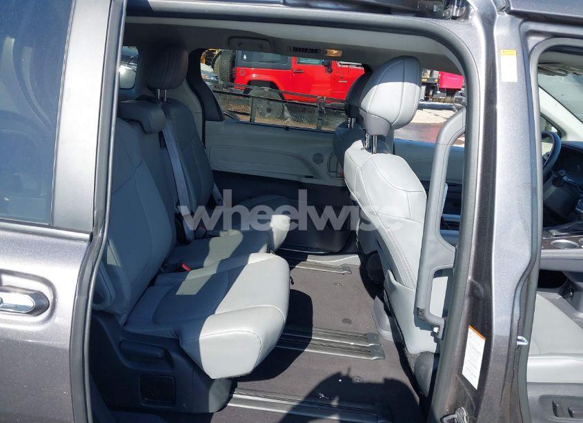 Photo 8 of 2024 Toyota Sienna XLE (VIN 5TDYRKEC1RS190859)