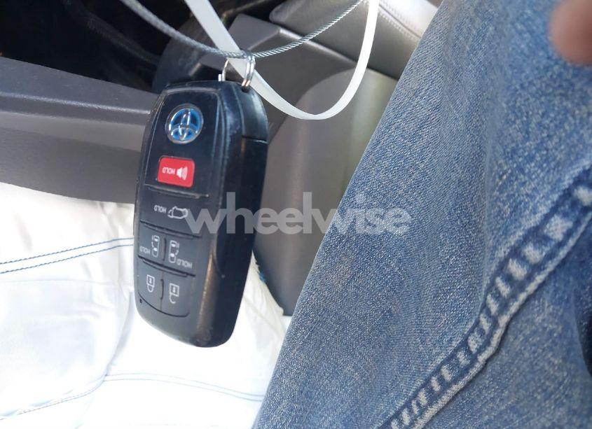 Photo 11 of 2021 Toyota Sienna XLE (VIN 5TDYRKEC2MS053924)