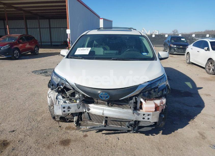 Photo 12 of 2021 Toyota Sienna XLE (VIN 5TDYRKEC2MS053924)