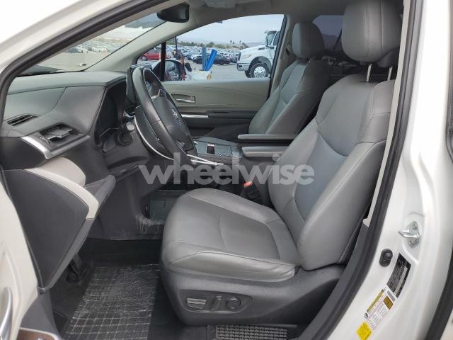 Photo 2 of 2022 TOYOTA SIENNA XLE (VIN 5TDYRKEC2NS085483)