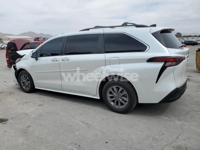 Photo 6 of 2022 TOYOTA SIENNA XLE (VIN 5TDYRKEC2NS085483)