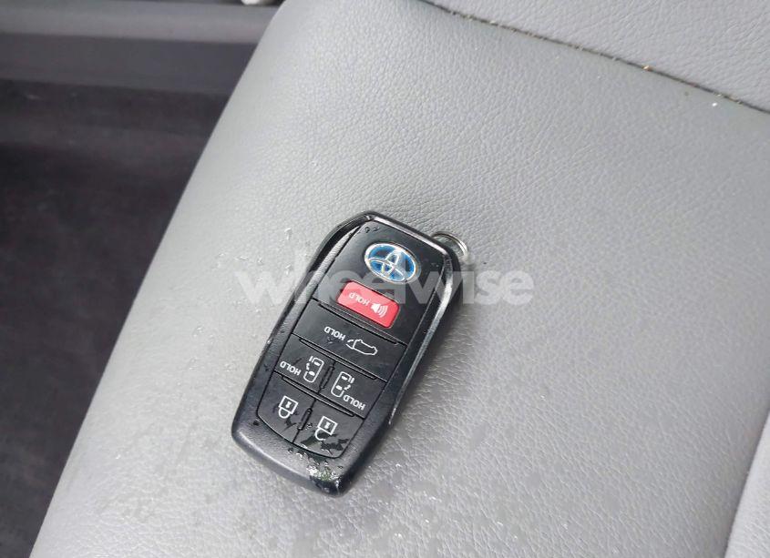 Photo 11 of 2024 Toyota Sienna XLE (VIN 5TDYRKEC2RS195746)