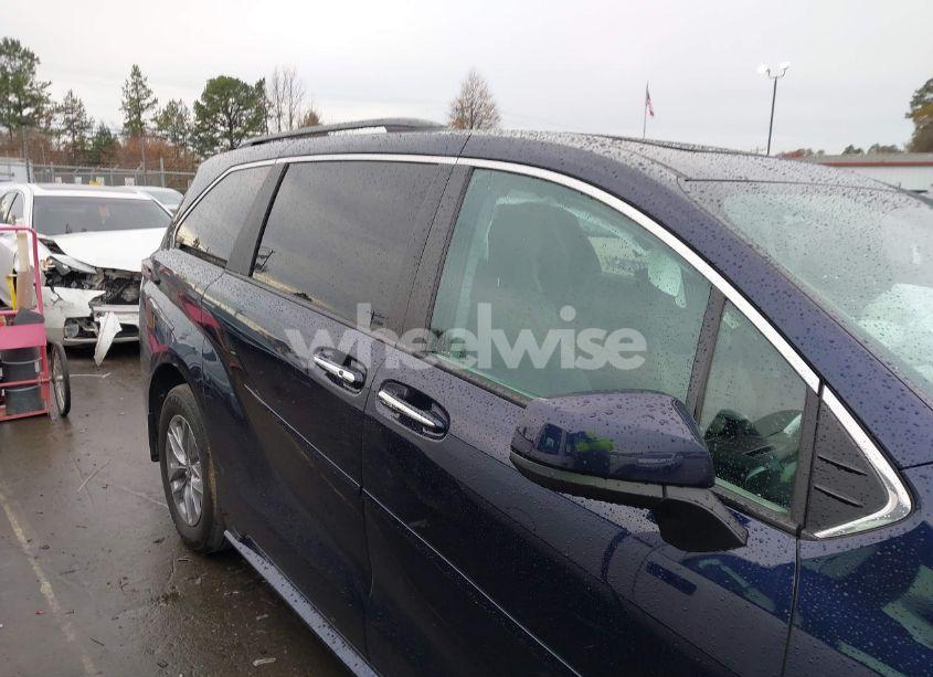 Photo 13 of 2024 Toyota Sienna XLE (VIN 5TDYRKEC2RS195746)