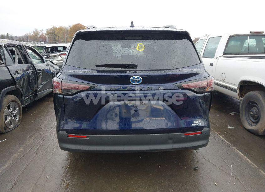 Photo 16 of 2024 Toyota Sienna XLE (VIN 5TDYRKEC2RS195746)