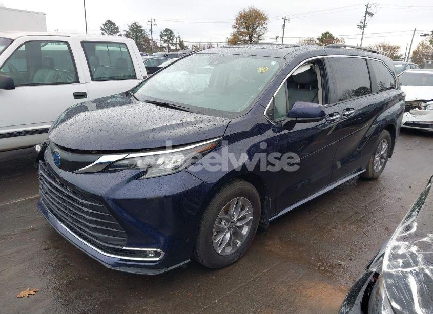 Photo 2 of 2024 Toyota Sienna XLE (VIN 5TDYRKEC2RS195746)