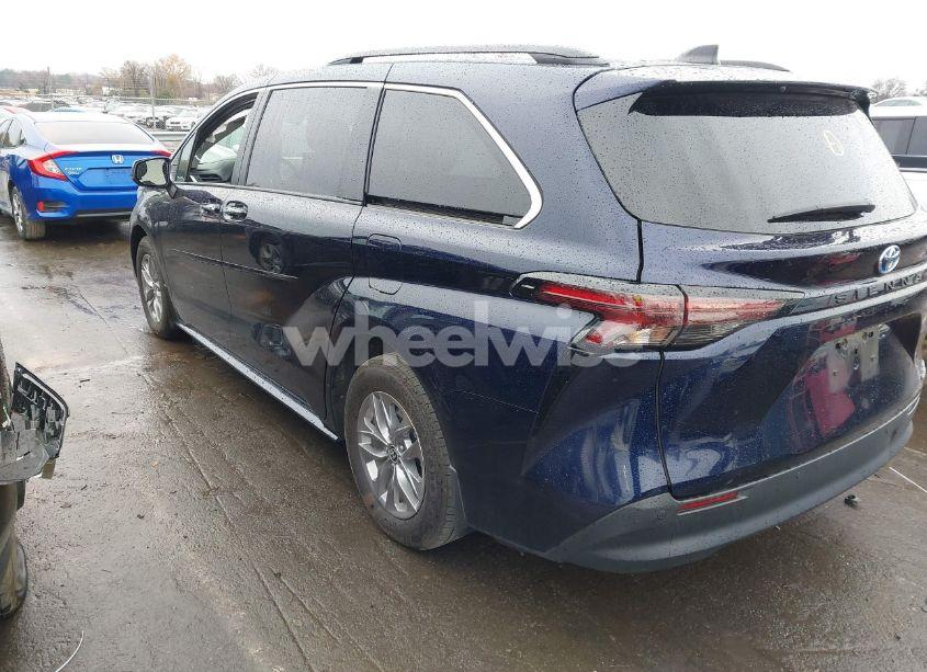 Photo 3 of 2024 Toyota Sienna XLE (VIN 5TDYRKEC2RS195746)