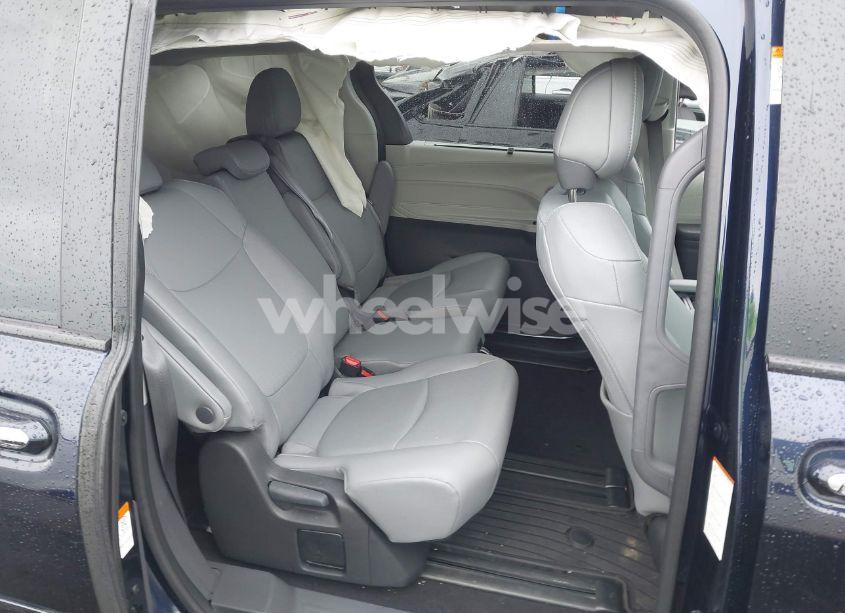 Photo 8 of 2024 Toyota Sienna XLE (VIN 5TDYRKEC2RS195746)