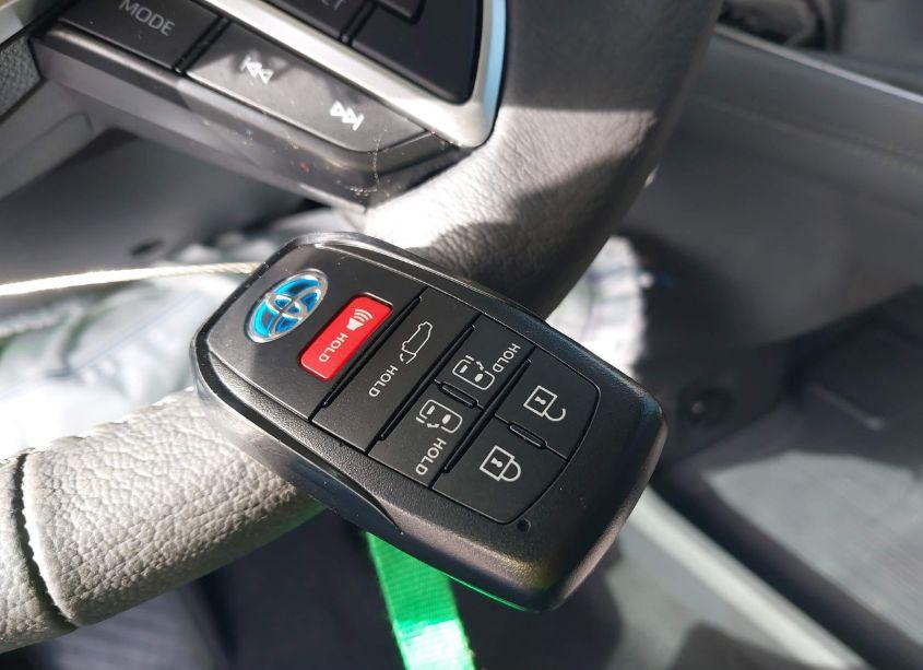 Photo 11 of 2024 Toyota Sienna XLE (VIN 5TDYRKEC2RS213274)