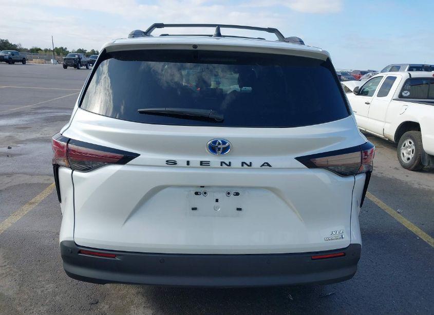 Photo 16 of 2024 Toyota Sienna XLE (VIN 5TDYRKEC2RS213274)