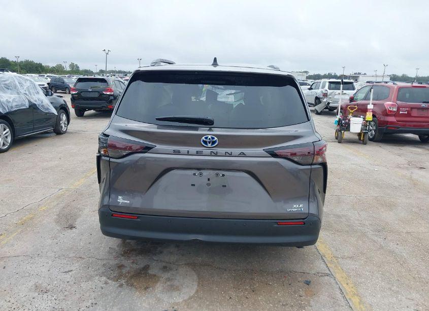 Photo 15 of 2024 Toyota Sienna XLE (VIN 5TDYRKEC2RS220855)