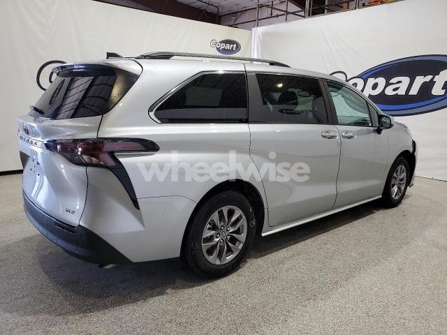 Photo 11 of 2025 TOYOTA SIENNA XLE (VIN 5TDYRKEC2SS237466)