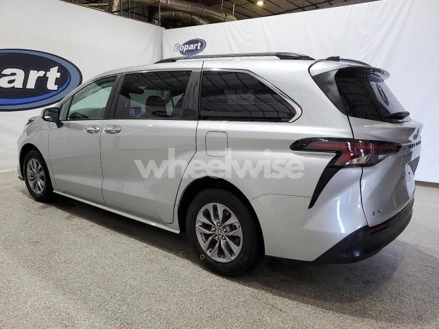 Photo 12 of 2025 TOYOTA SIENNA XLE (VIN 5TDYRKEC2SS237466)