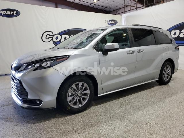 Photo 13 of 2025 TOYOTA SIENNA XLE (VIN 5TDYRKEC2SS237466)