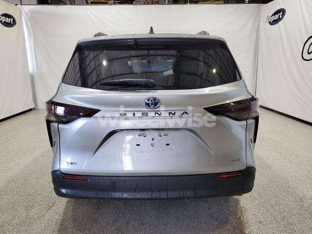 Photo 3 of 2025 TOYOTA SIENNA XLE (VIN 5TDYRKEC2SS237466)