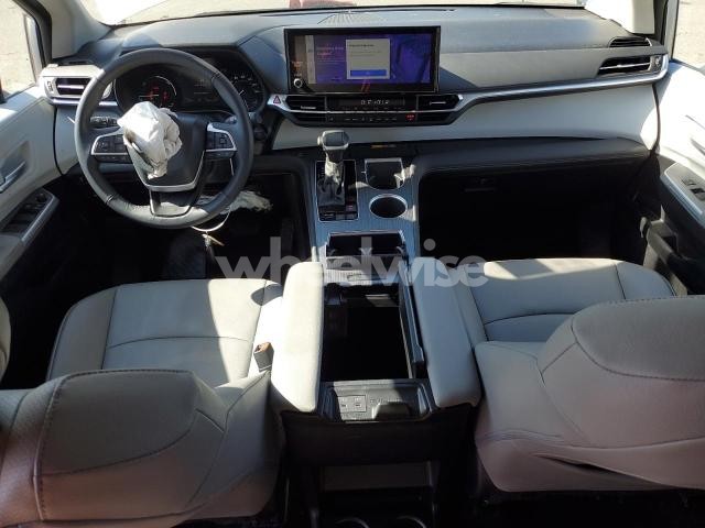 Photo 7 of 2025 TOYOTA SIENNA XLE (VIN 5TDYRKEC2SS237466)