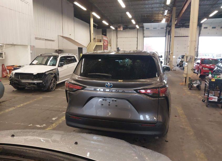 Photo 15 of 2022 Toyota Sienna XLE (VIN 5TDYRKEC3NS091549)
