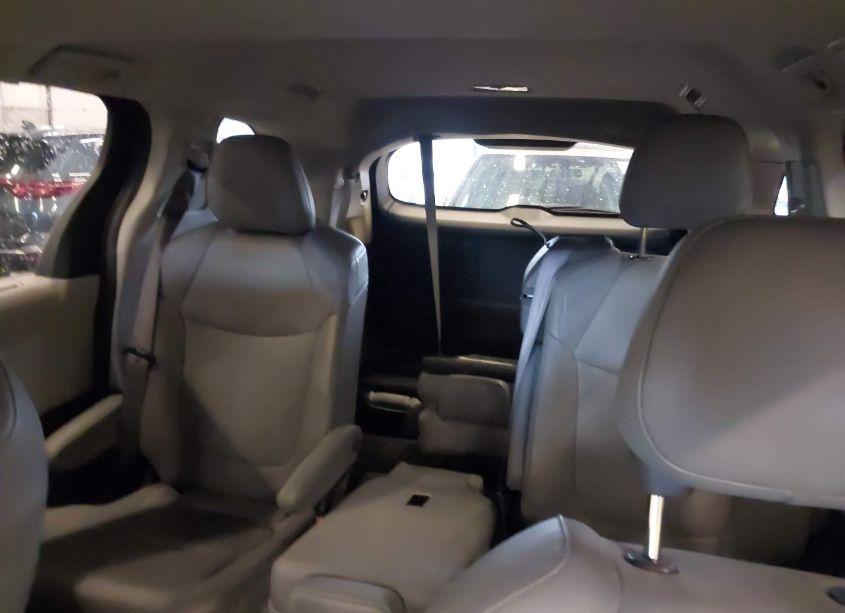 Photo 8 of 2022 Toyota Sienna XLE (VIN 5TDYRKEC3NS091549)