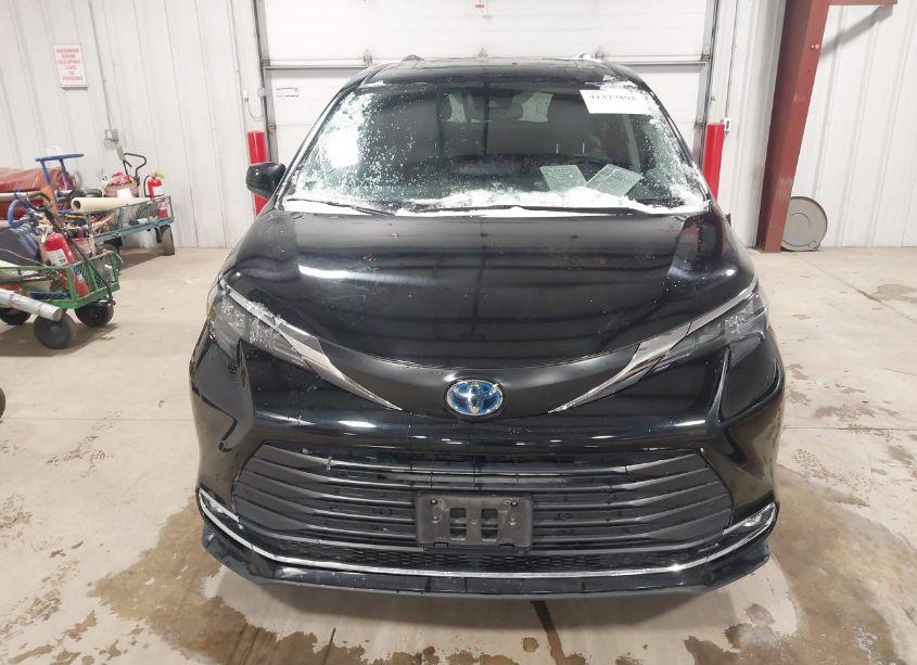 Photo 12 of 2024 Toyota Sienna XLE (VIN 5TDYRKEC3RS186814)