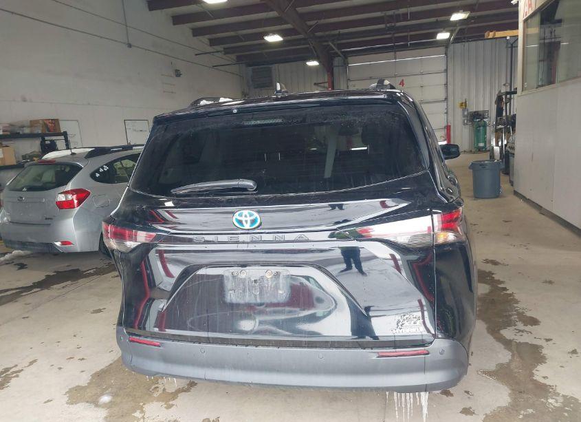 Photo 16 of 2024 Toyota Sienna XLE (VIN 5TDYRKEC3RS186814)