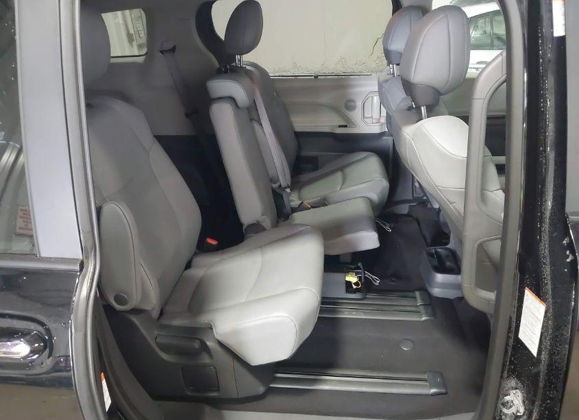 Photo 8 of 2024 Toyota Sienna XLE (VIN 5TDYRKEC3RS186814)